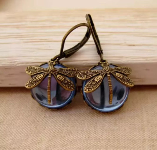 Pendientes en forma de gota con piedra de luna y libélulas