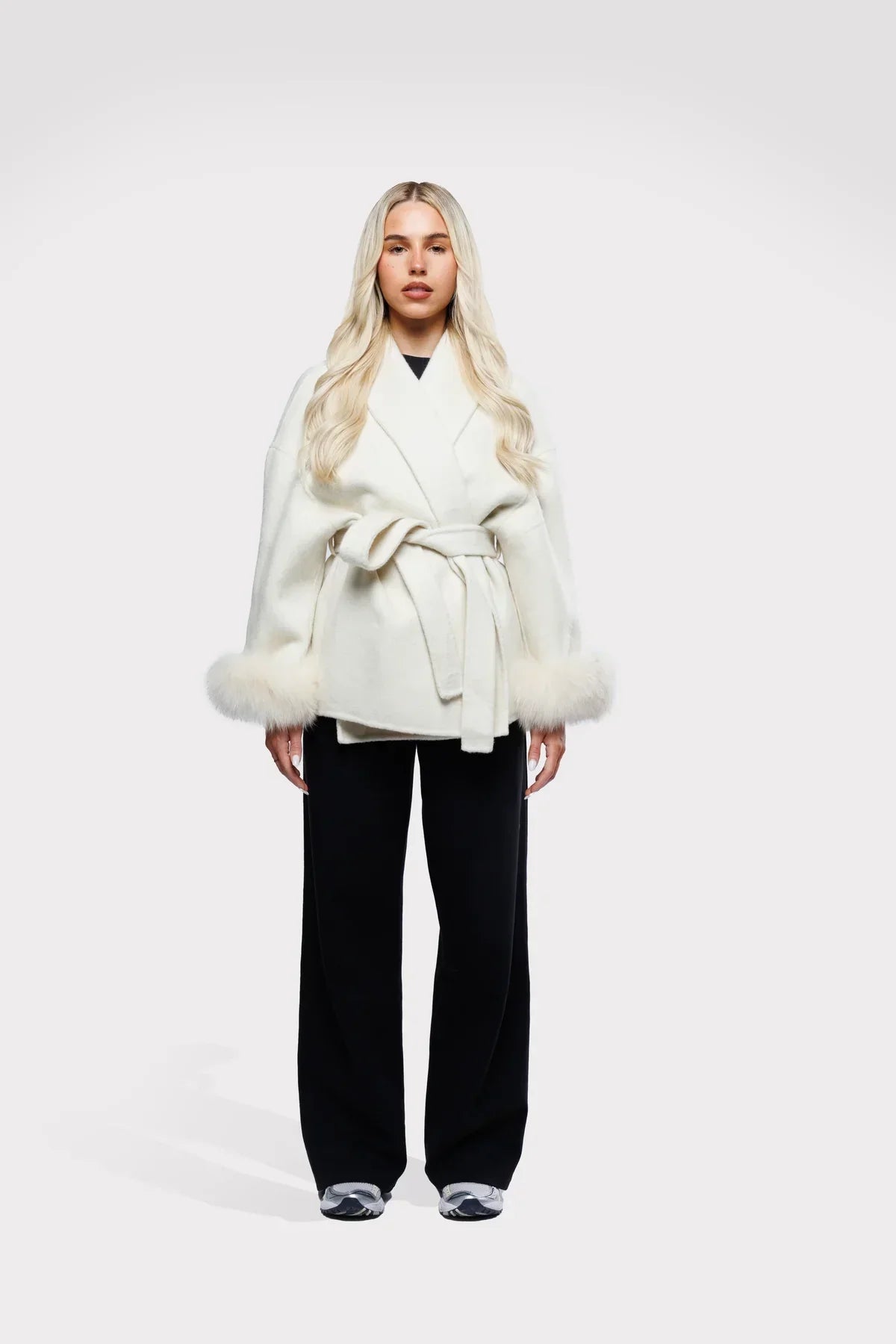 Abrigo cruzado de mujer | Con acabado de piel sintética, estilo oversize