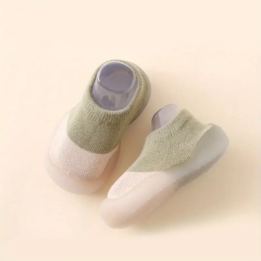 Cómodas zapatillas infantiles descalzas