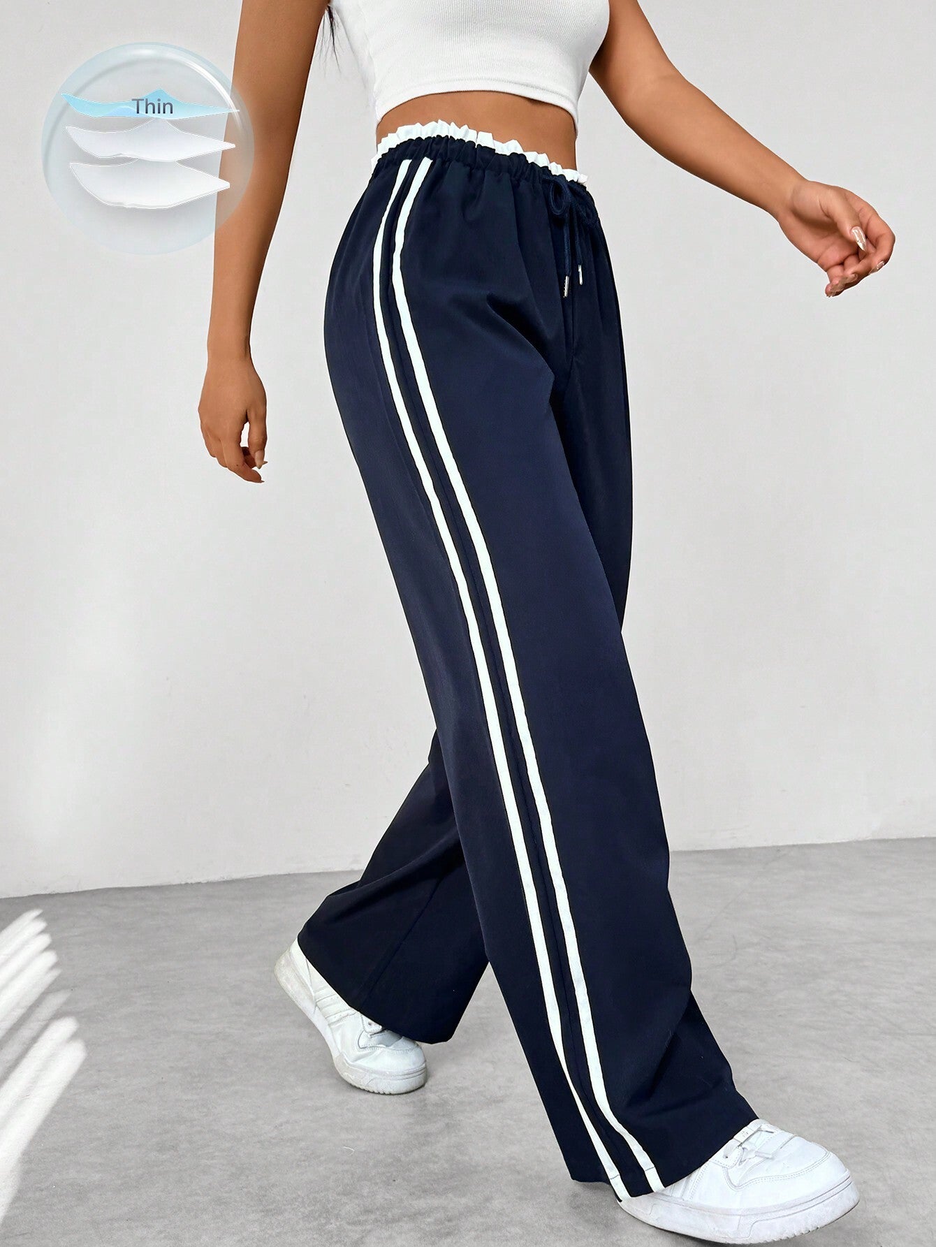 Pantalones streetwear para mujer con perneras anchas | Detalles deportivos con cinturón