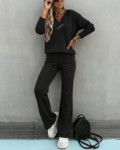 Ensemble coordonné en maille côtelée pour femme avec col en V | Manches longues et style jambes droites