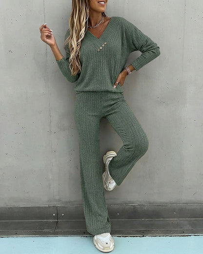 Ensemble coordonné en maille côtelée pour femme avec col en V | Manches longues et style jambes droites