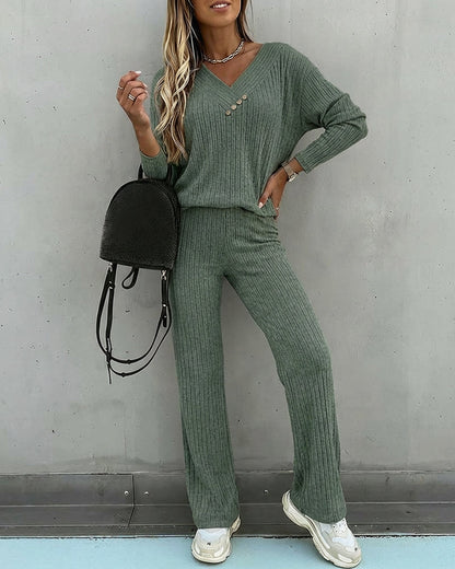 Ensemble coordonné en maille côtelée pour femme avec col en V | Manches longues et style jambes droites