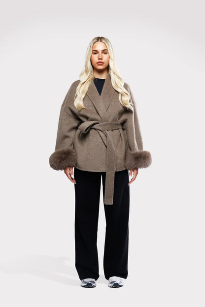Abrigo cruzado de mujer | Con acabado de piel sintética, estilo oversize