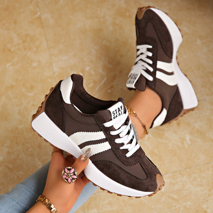 Sneakers rétro da donna | Sneakers con pannelli in stile camoscio