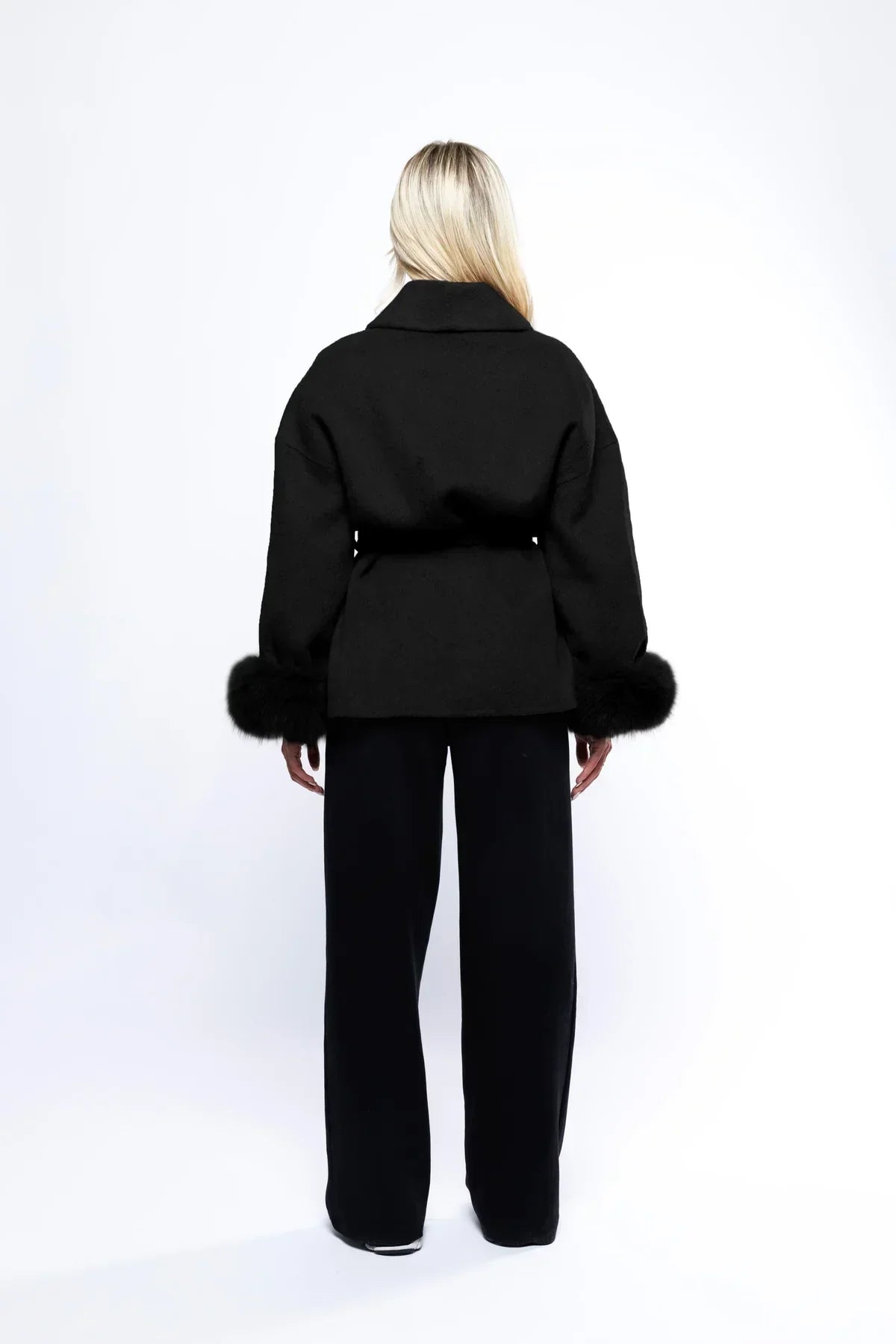 Abrigo cruzado de mujer | Con acabado de piel sintética, estilo oversize