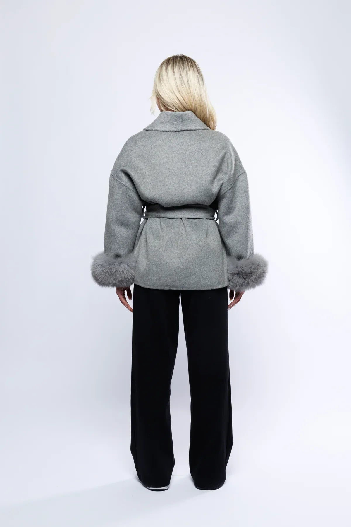 Abrigo cruzado de mujer | Con acabado de piel sintética, estilo oversize