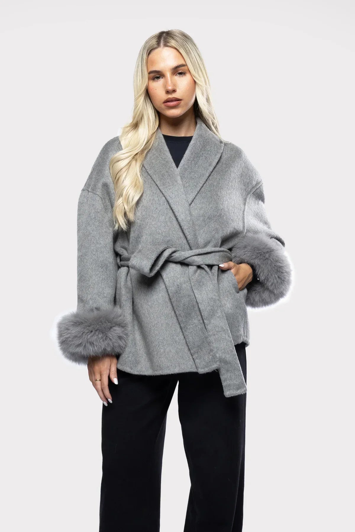 Abrigo cruzado de mujer | Con acabado de piel sintética, estilo oversize