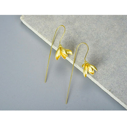 Kolczyki Zwisające z Kwiatem Magnolii | Elegancka Kwiatowa Biżuteria w Kształcie Kropli