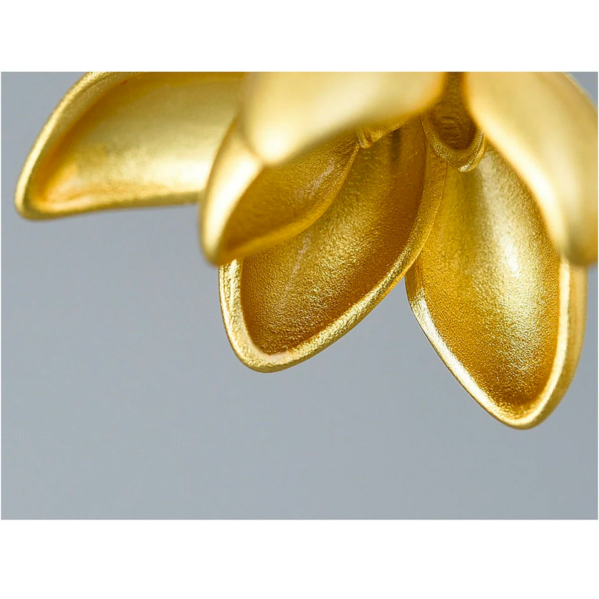 Kolczyki Zwisające z Kwiatem Magnolii | Elegancka Kwiatowa Biżuteria w Kształcie Kropli