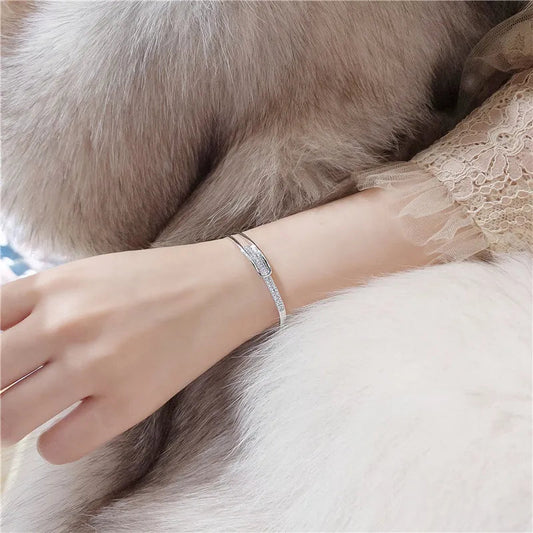 Otwarta Bransoletka Typu Bangle z Musujący Akcentem