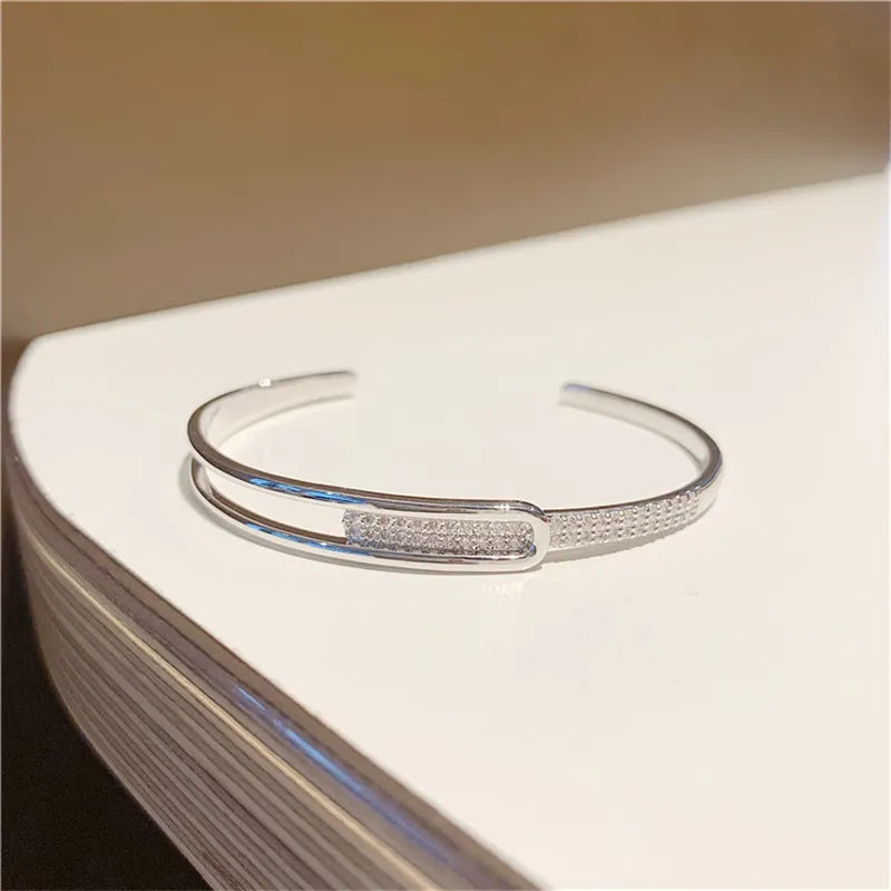 Otwarta Bransoletka Typu Bangle z Musujący Akcentem