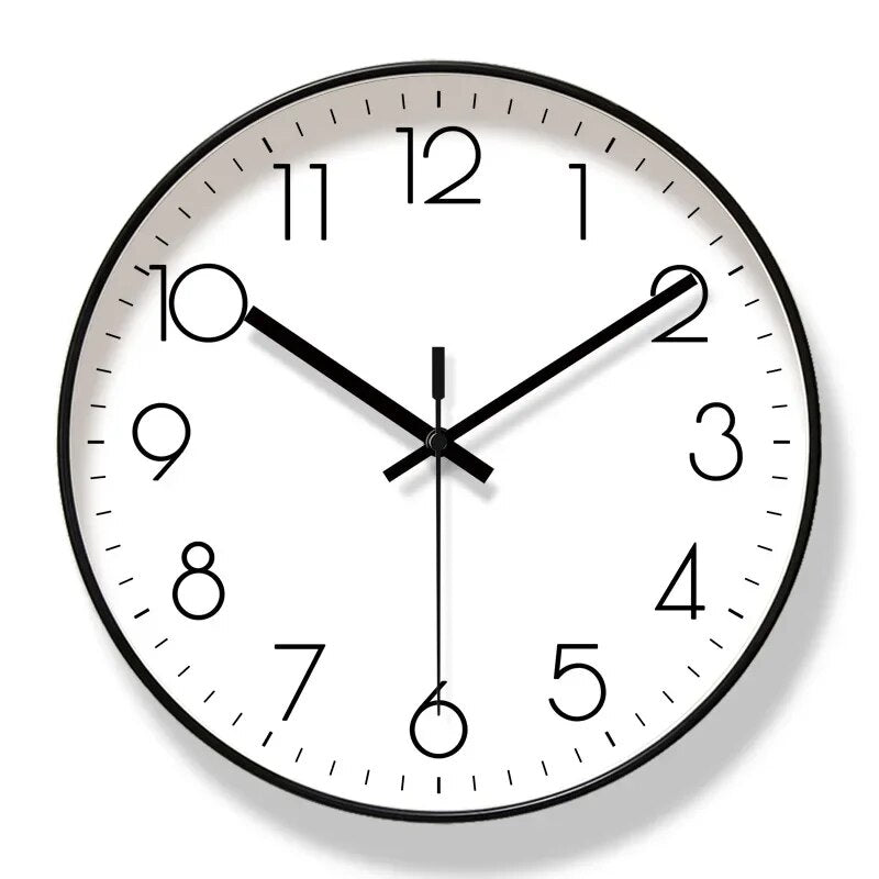 Reloj de pared minimalista moderno en blanco y negro