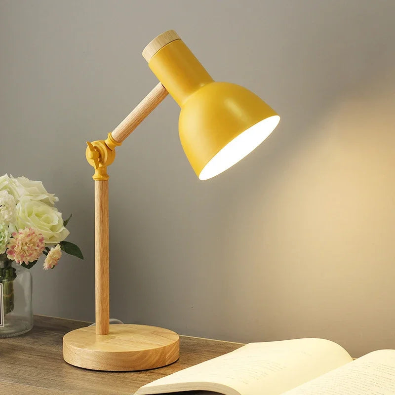 Skandynawska lampa stołowa Lurka |