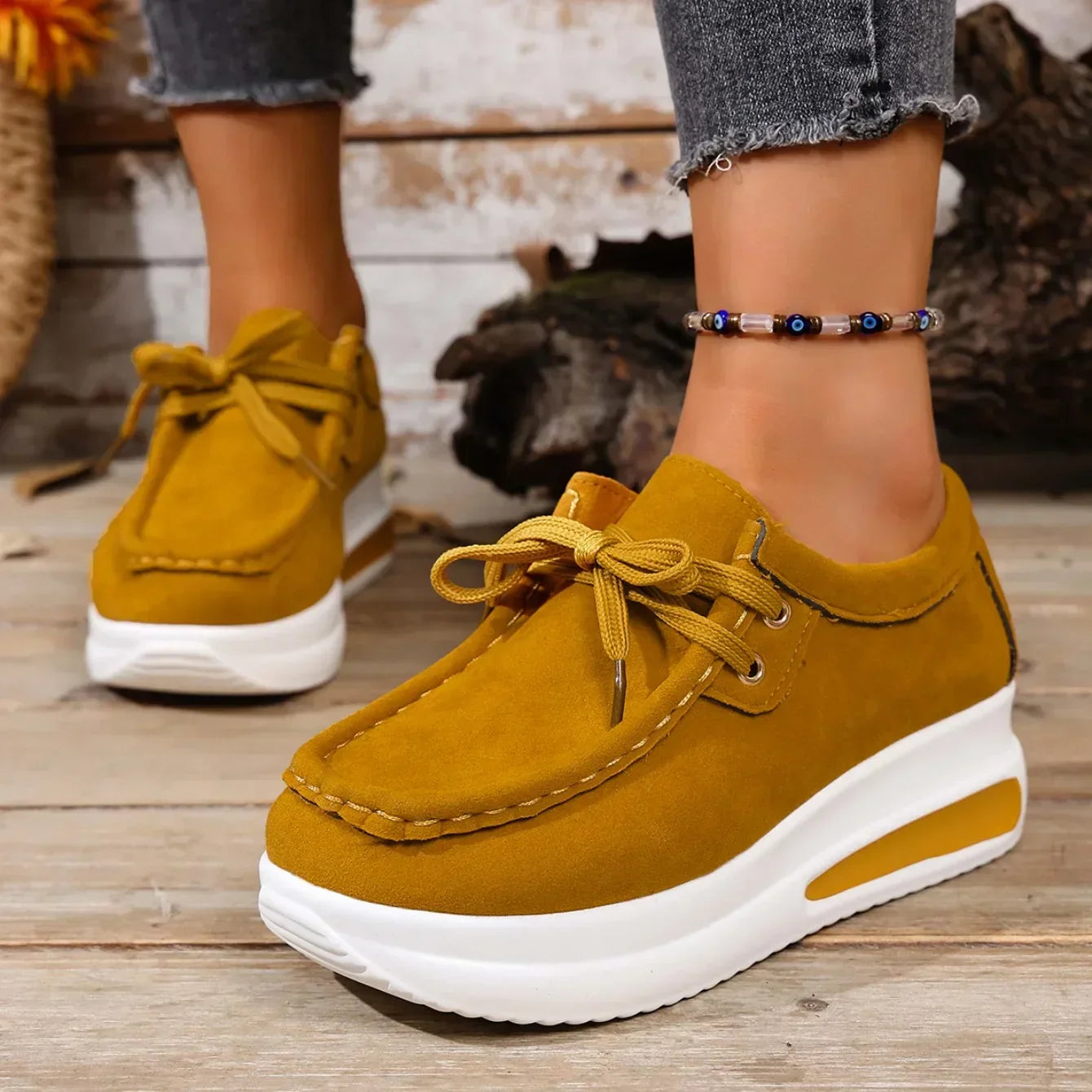 Baskets compensées pour femmes en style daim