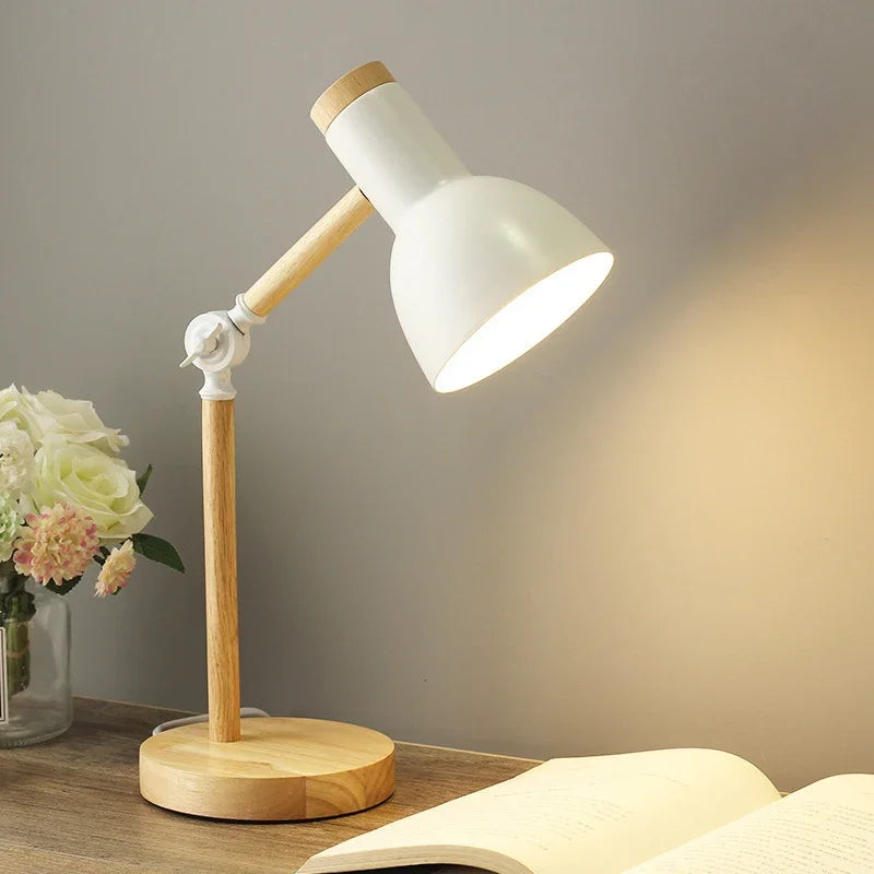 Skandynawska lampa stołowa Lurka |
