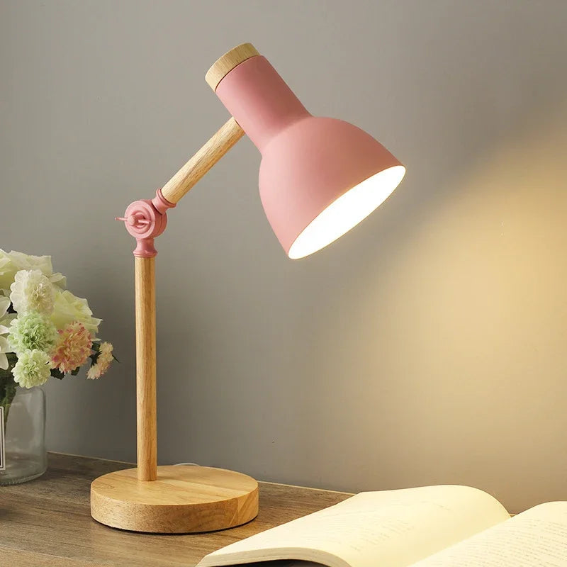 Skandynawska lampa stołowa Lurka |