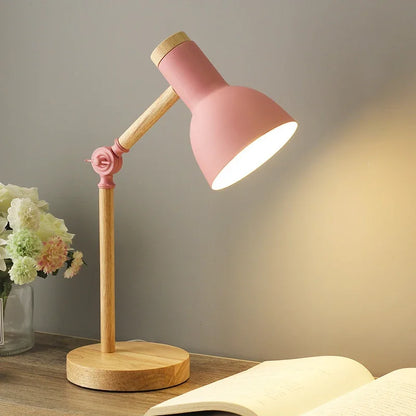Skandynawska lampa stołowa Lurka |