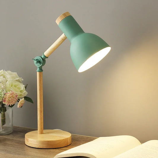 Skandynawska lampa stołowa Lurka |
