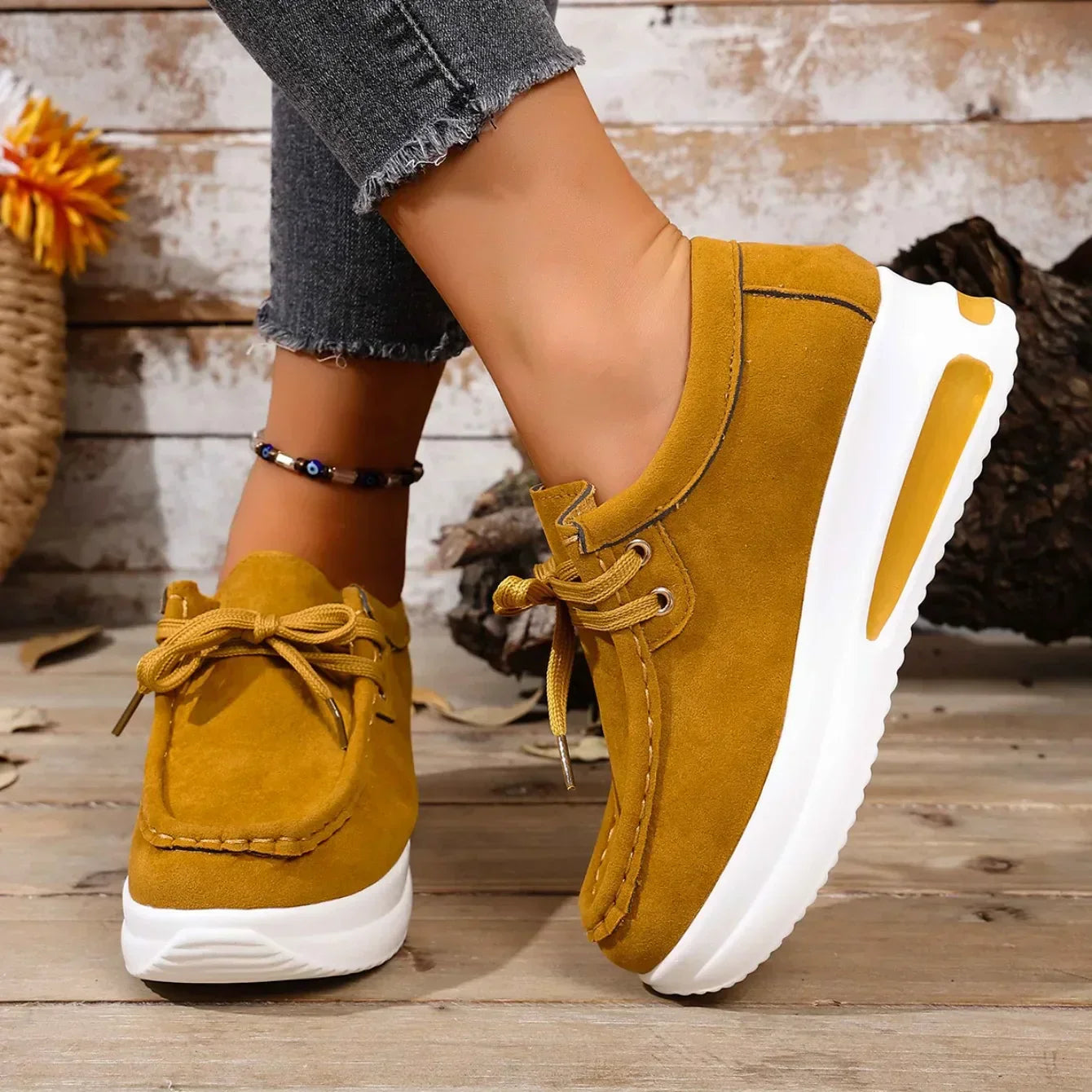 Baskets compensées pour femmes en style daim