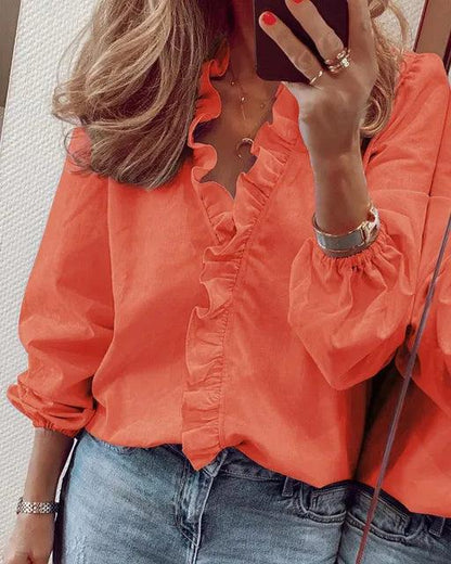 Blusa femenina con volante y escote en forma de V | Estilo suave y femenino para el verano