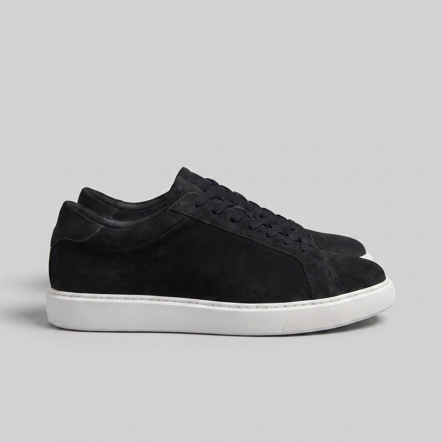Baskets basses pour hommes en style daim | Design minimaliste épuré