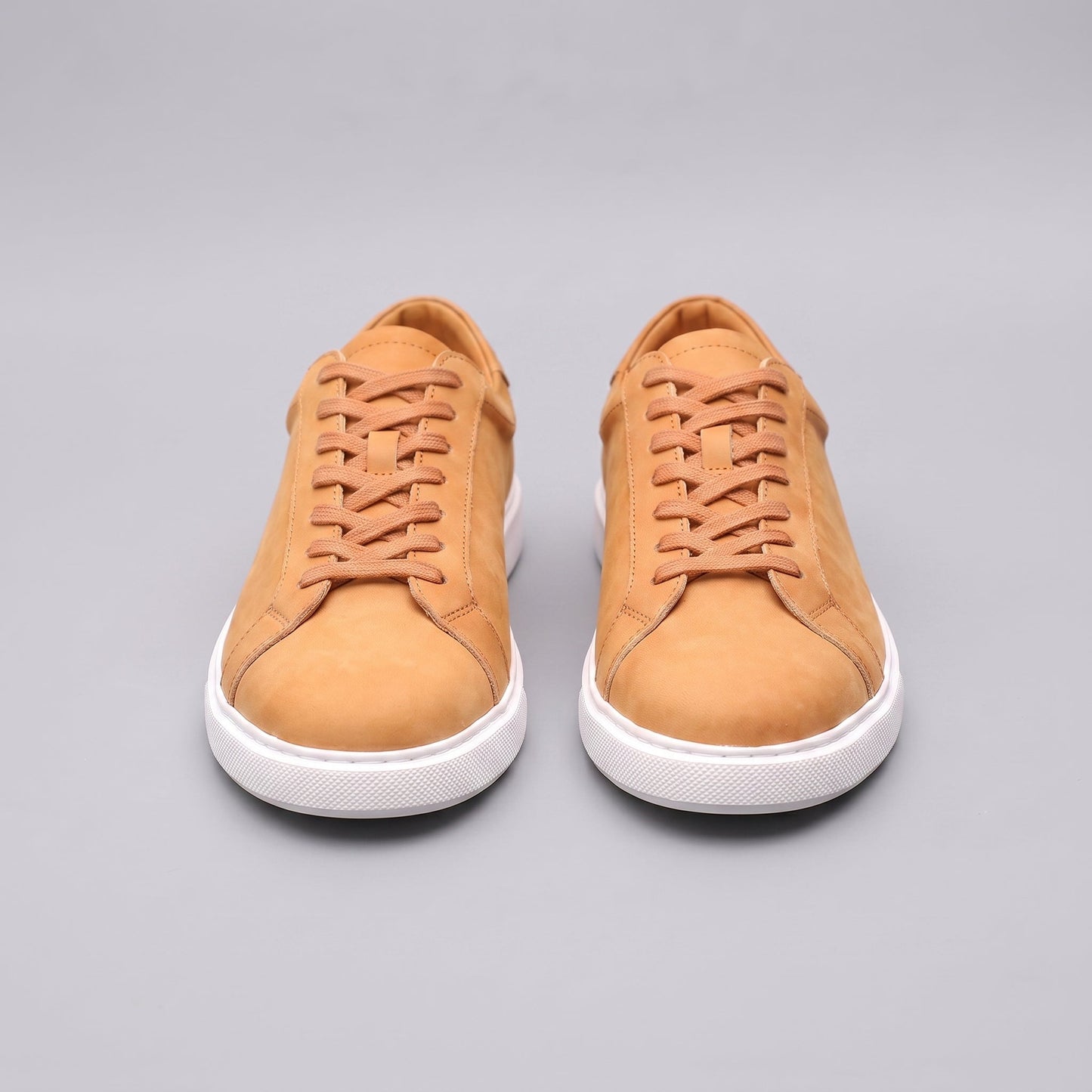 Baskets basses pour hommes en style daim | Design minimaliste épuré
