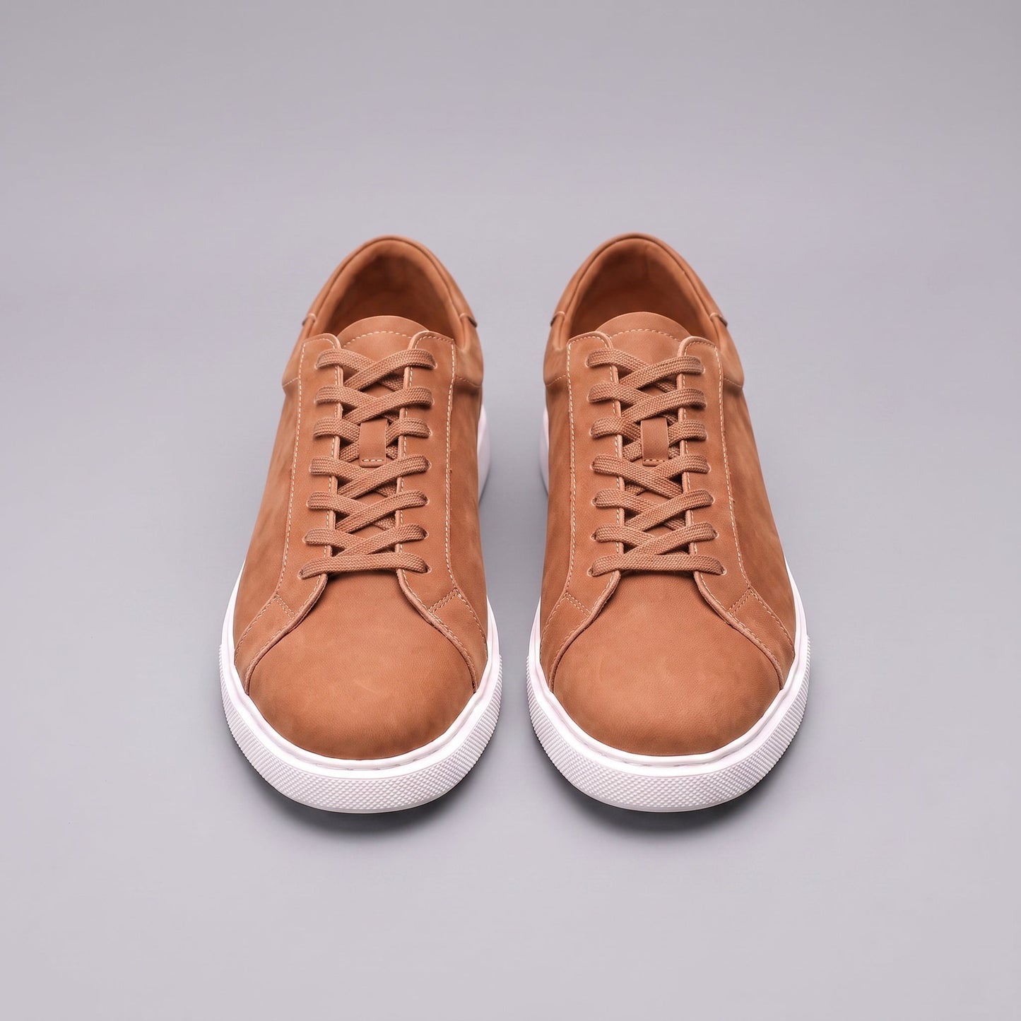 Baskets basses pour hommes en style daim | Design minimaliste épuré