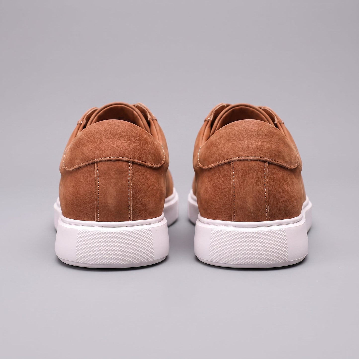 Baskets basses pour hommes en style daim | Design minimaliste épuré