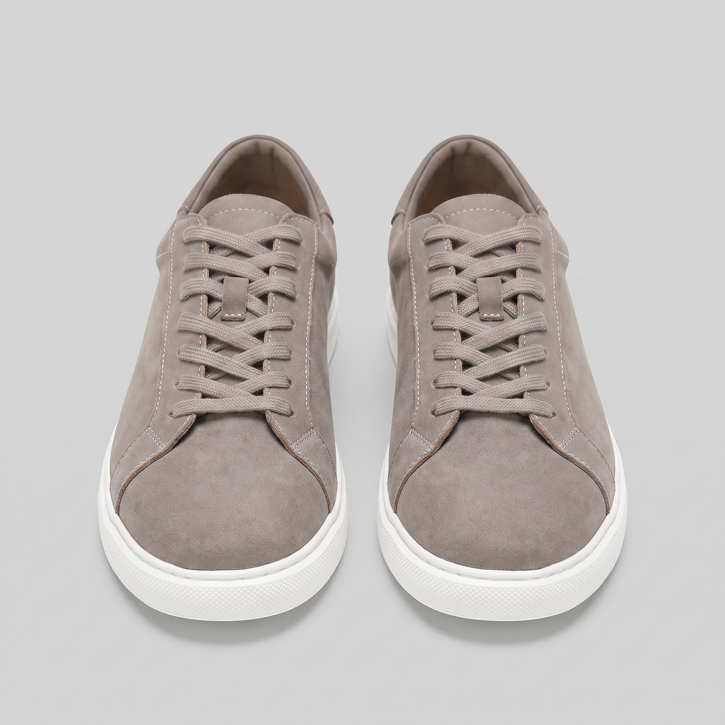 Baskets basses pour hommes en style daim | Design minimaliste épuré