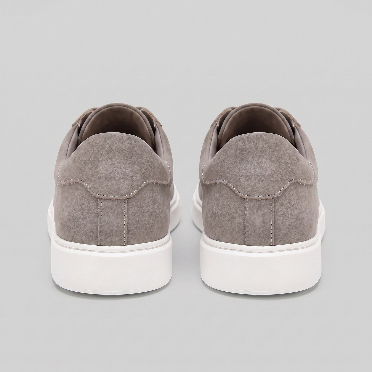Baskets basses pour hommes en style daim | Design minimaliste épuré