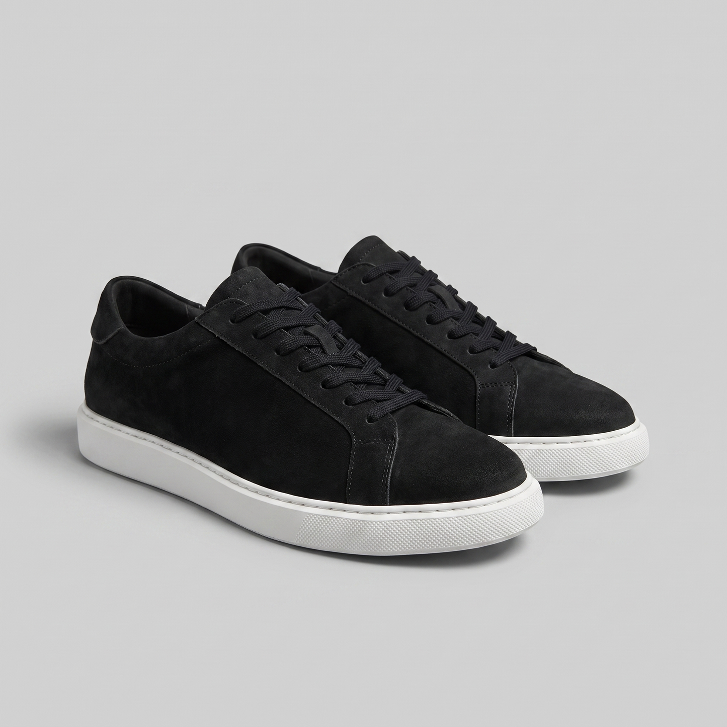 Baskets basses pour hommes en style daim | Design minimaliste épuré