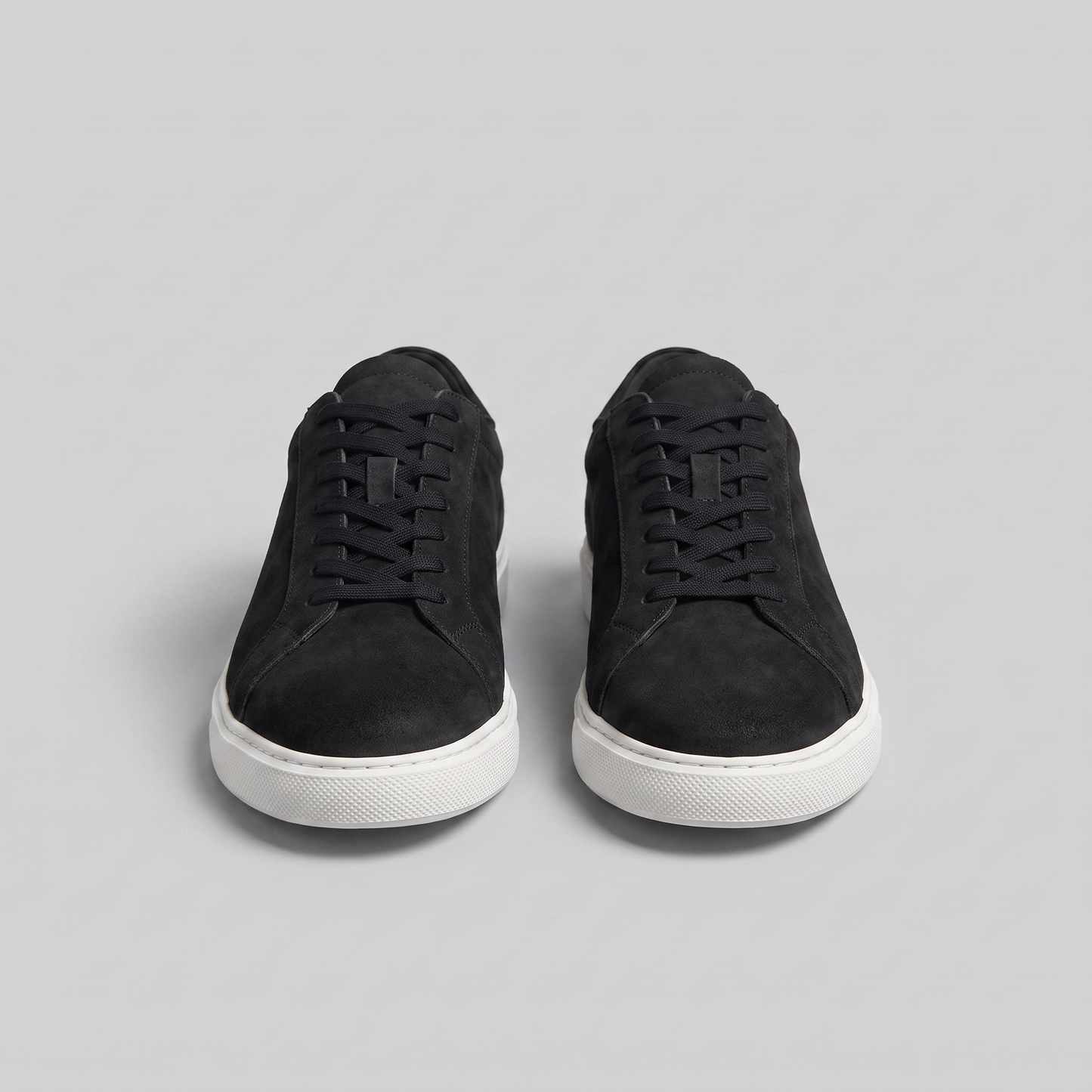 Baskets basses pour hommes en style daim | Design minimaliste épuré