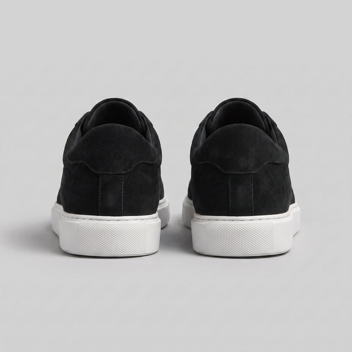Baskets basses pour hommes en style daim | Design minimaliste épuré