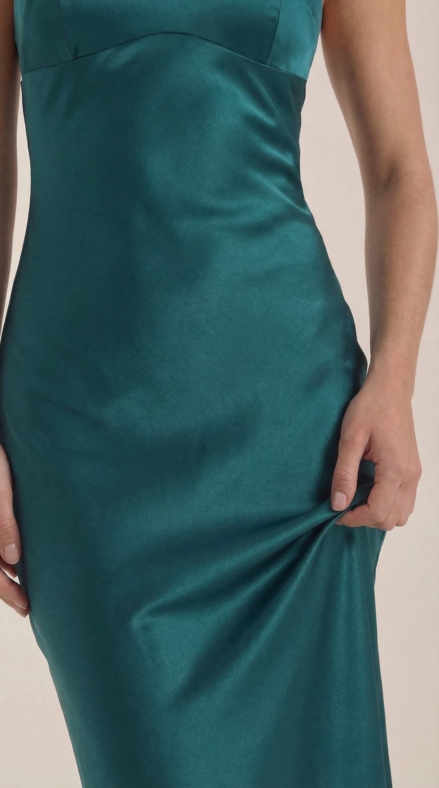 Women's Maxi Dress with V-Neckline | Elegant Evening Occasion Wear