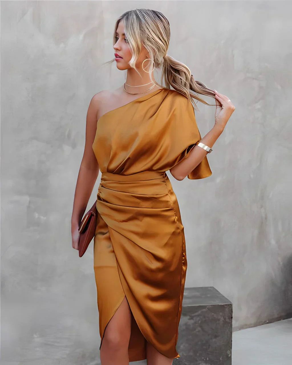 Vestito Midi Donna con Spalle Scoperte | Vita Drappeggiata – Stile Satinato