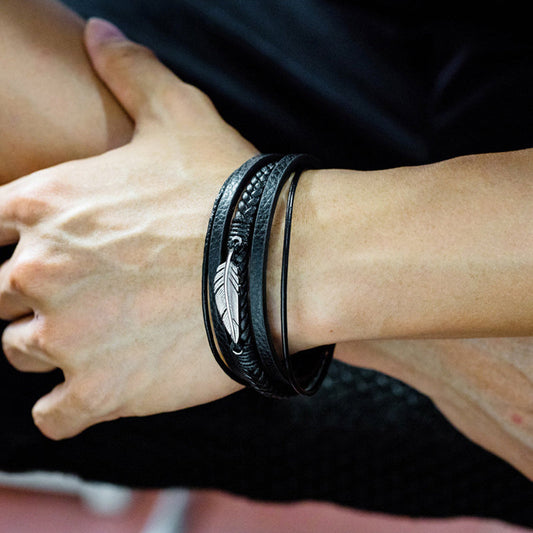 Bracciale Maschile in Pelle con Disegno di Piume