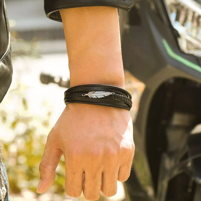 Bracelet en cuir pour homme avec motif de plumes